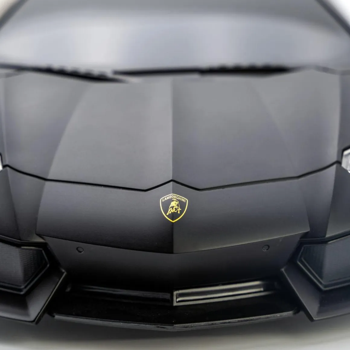 Motor & Co - RC Lamborghini Aventador 1:10