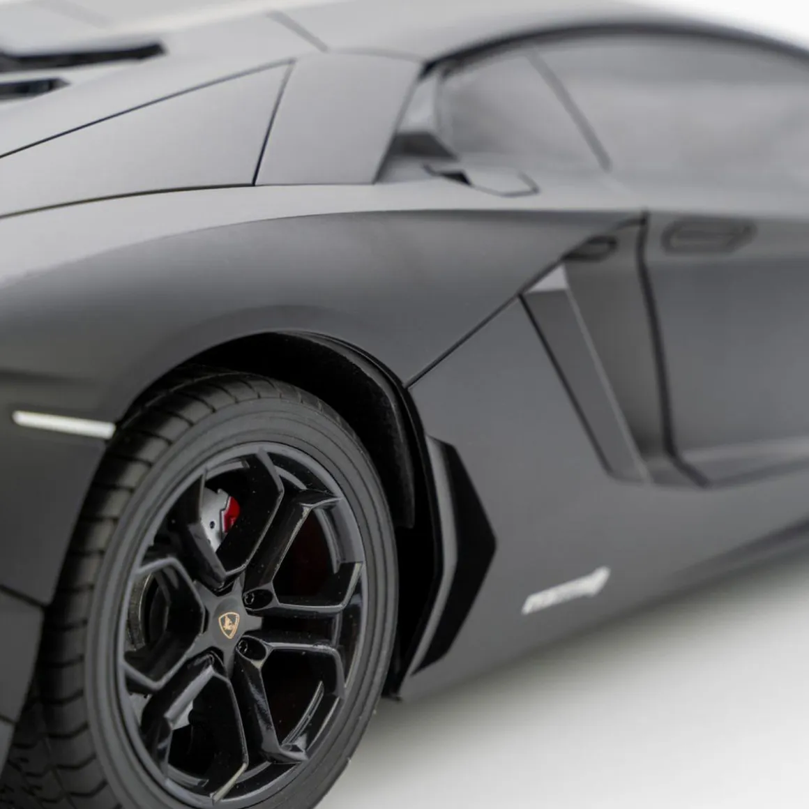 Motor & Co - RC Lamborghini Aventador 1:10
