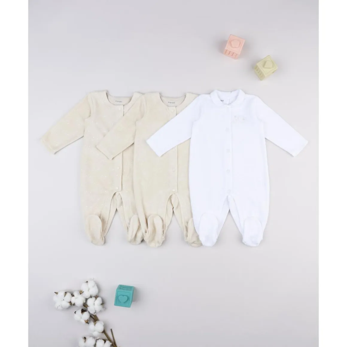 Pack 3 pijamas largos de bebé en blanco y beige