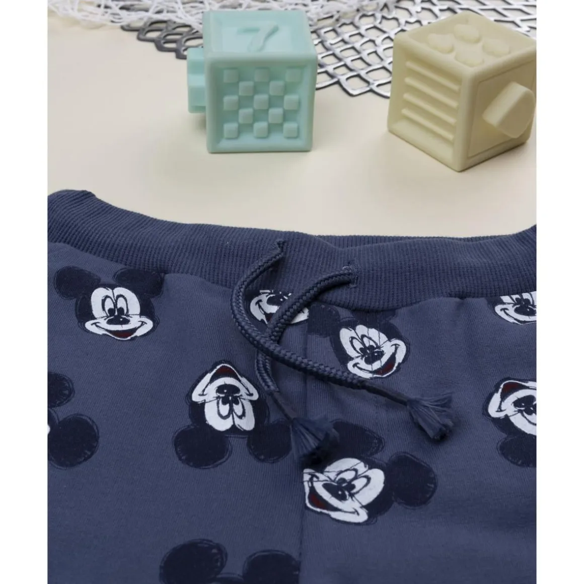 Pantalón azul de niño en felpa con estampado de Mickey Mouse