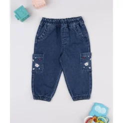 Pantalón denim de niña con bordados