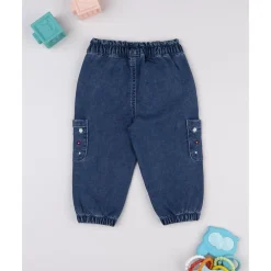 Pantalón denim de niña con bordados