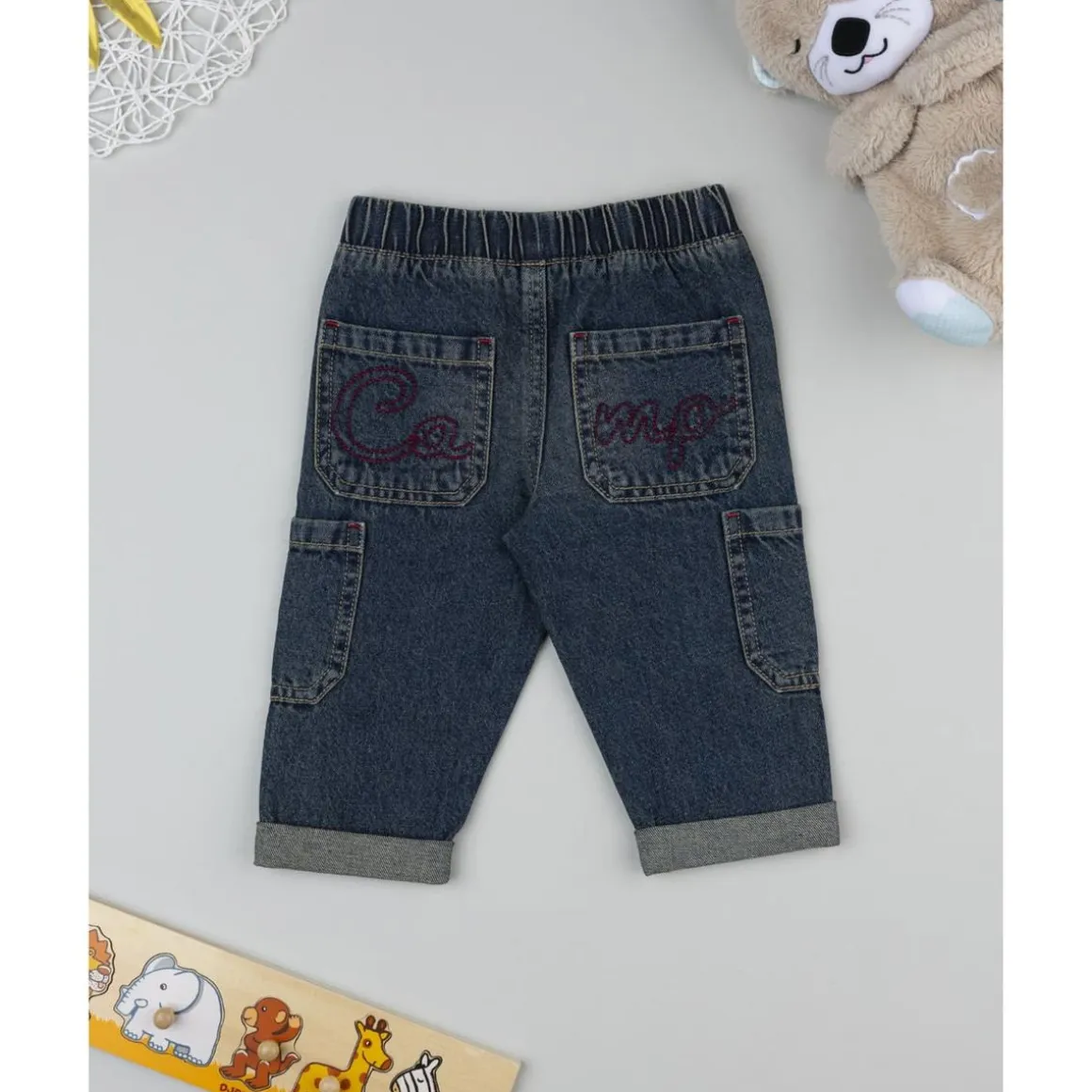 Pantalón denim de niño con parches y bolsillos