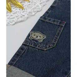 Pantalón denim de niño con parches y bolsillos