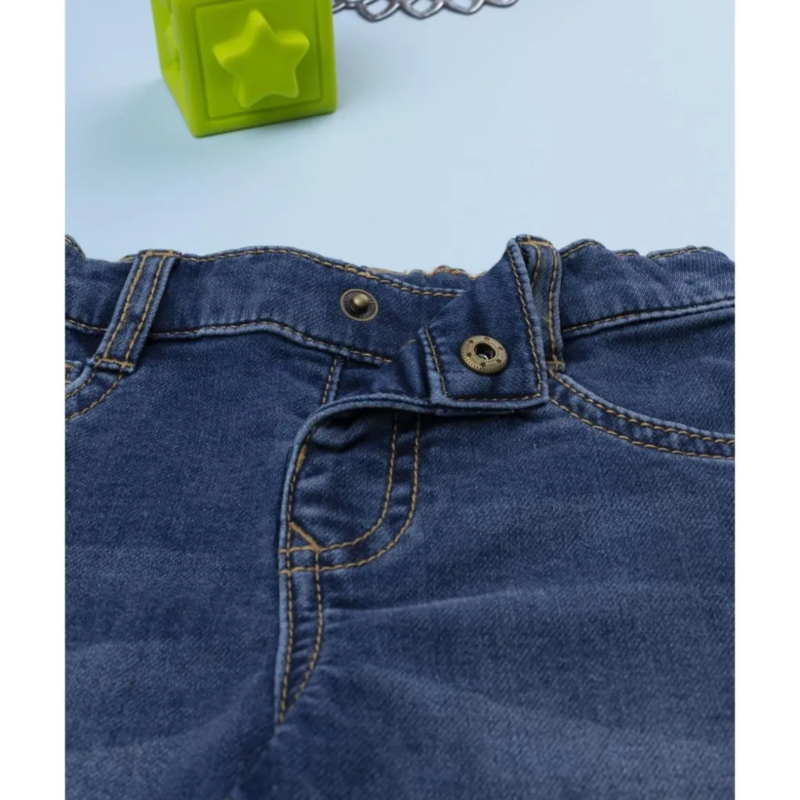 Pantalón denim niño con patch de ositos