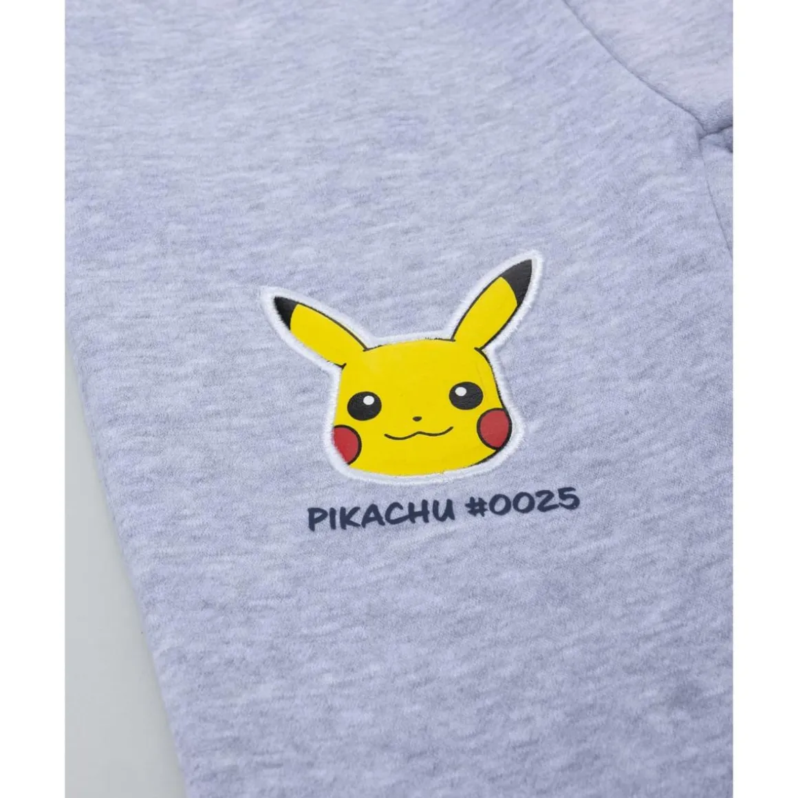 Pantalón gris de niño con estampado Pokémon