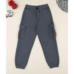 Pantalón niño gris oscuro con bolsillos cargo