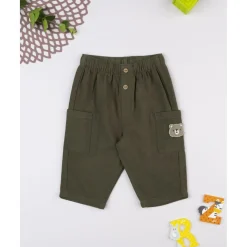 Pantalón niño verde con bolsillos cargo y oso