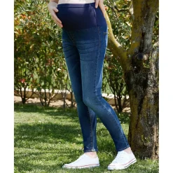 Pantalón premamá en denim elástico con banda alta en la cintura