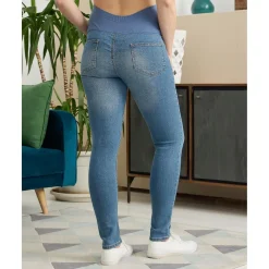 Pantalón premamá en denim elástico con banda alta en la cintura