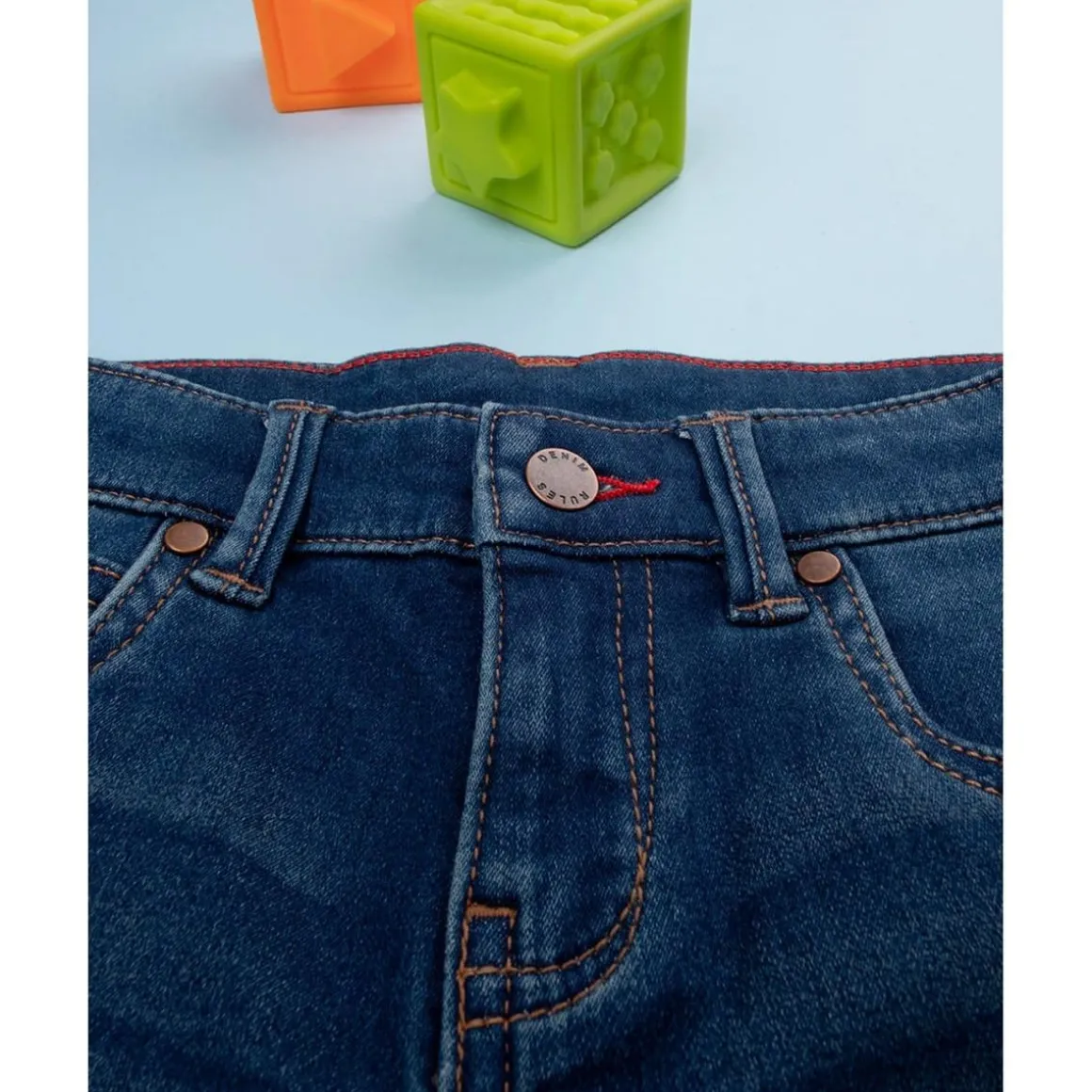 Pantalón vaquero oscuro niño casual