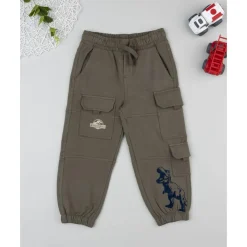 Pantalón verde de niño con bolsillos cargo