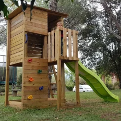 Parque juegos infantil de madera Taga con pared de escalada