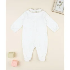 Pelele bebé de terciopelo blanco con bordado dorado