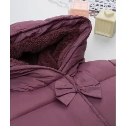 Plumífero rosa con lazos para niña