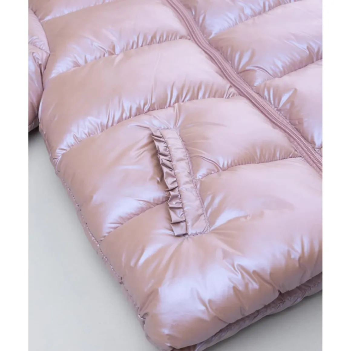 Plumífero rosa metalizado para niña