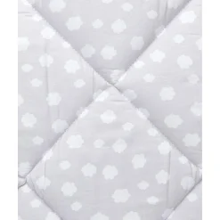 Protector de cuna con estampado de nubes