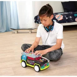 STREETS N BEATZ - Coche Beat Hero 32 cm con luces intermitentes y música