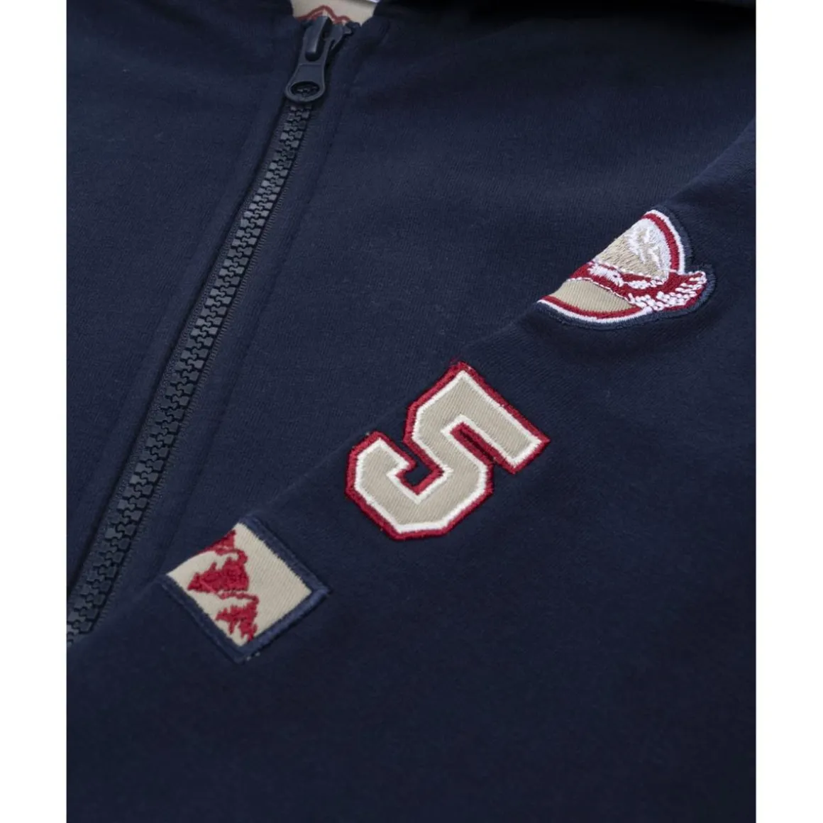 Sudadera con capucha azul para niño con parche decorativo