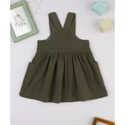 Vestido pichi verde con bordado para niña