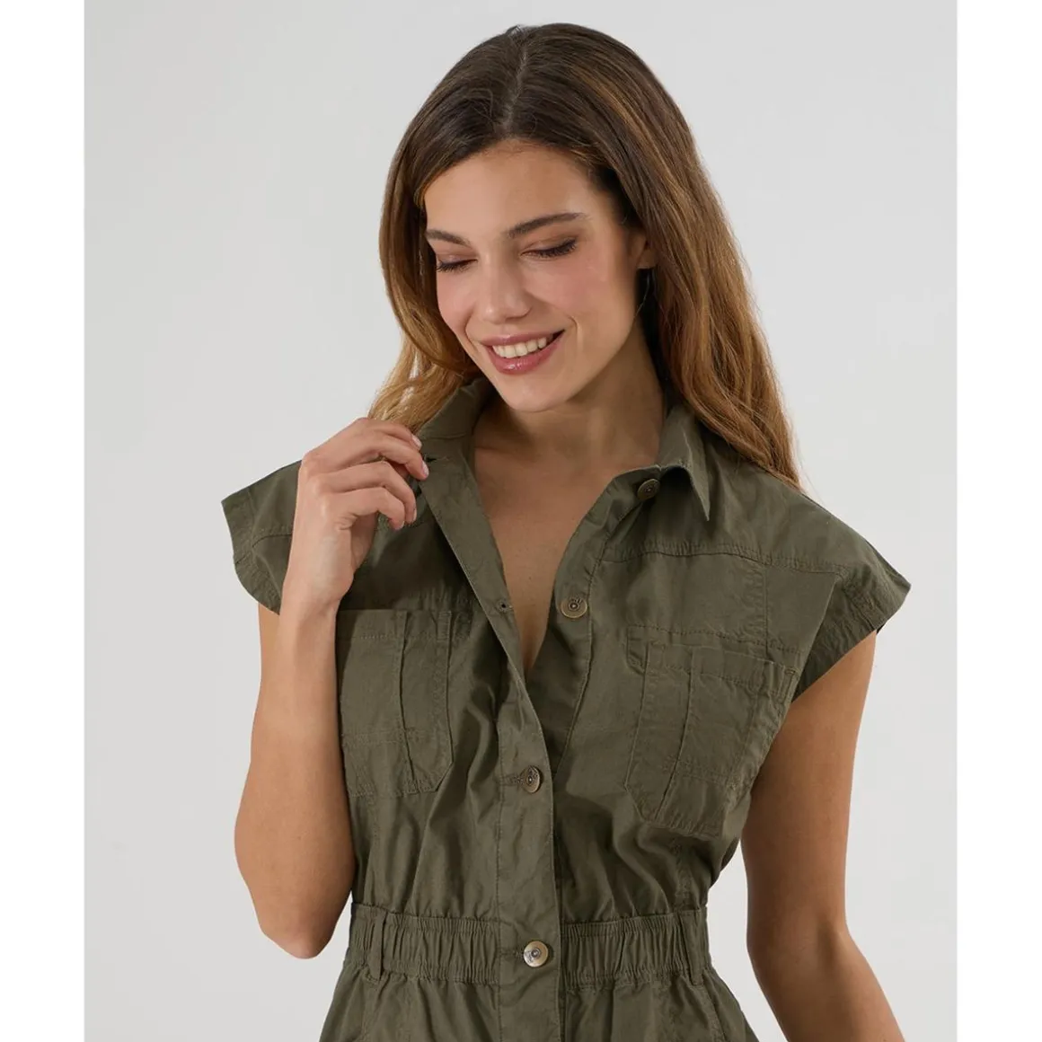 Vestido premamá y de lactancia estilo camisero en verde militar